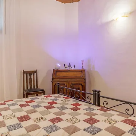 Guesthost - Elegant In