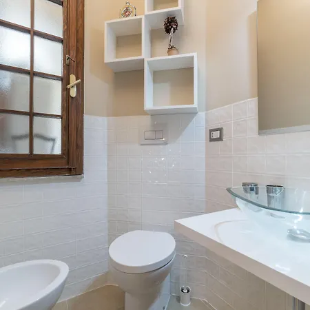 Guesthost - Elegant In * Rome