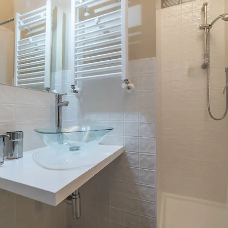 Guesthost - Elegant In Appartement Rome