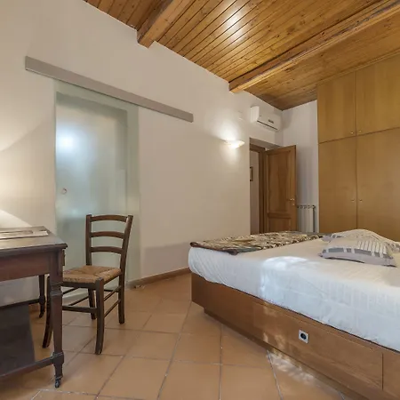 Guesthost - Elegant In *