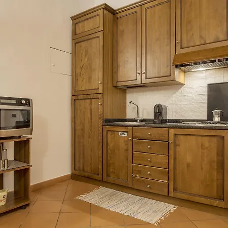 Guesthost - Elegant In * Rome