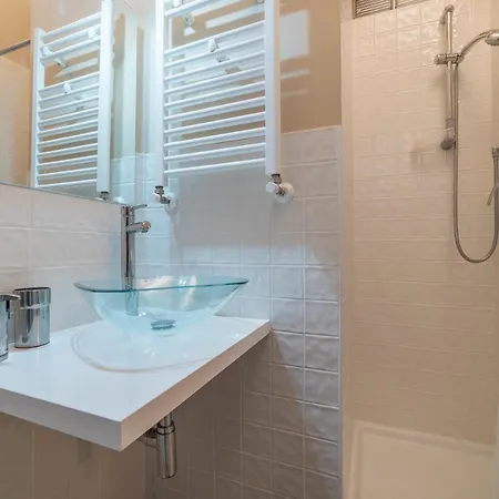 Guesthost - Elegant In Appartement Rome