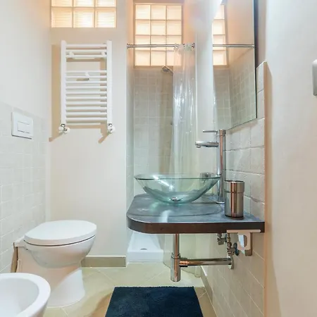 Guesthost - Elegant In * Rome